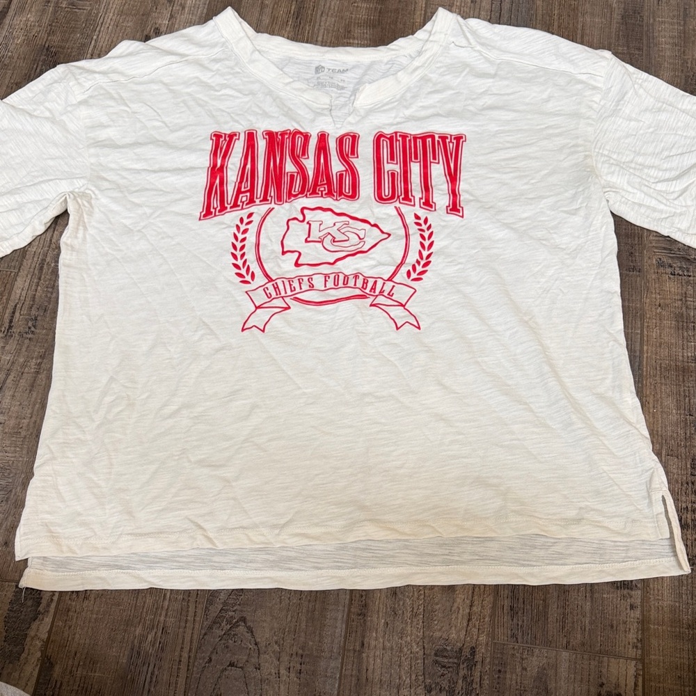 Kansas City chiefs white shirt size XL